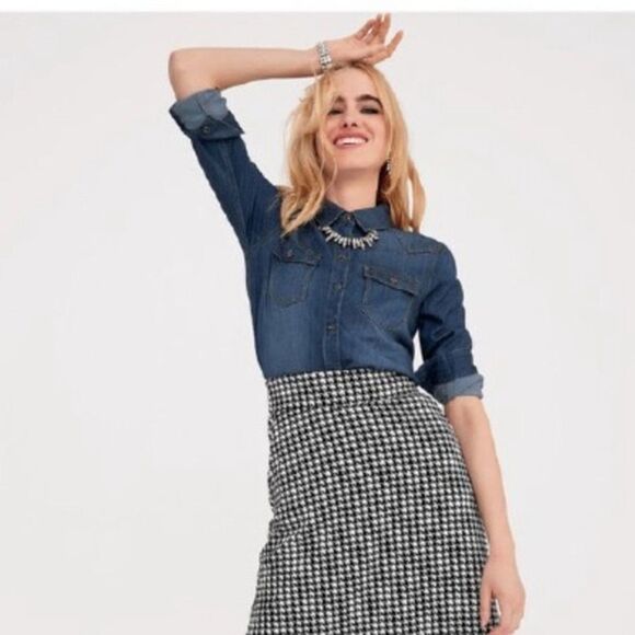 ✨ Cabi Rebel Jean Button up Shirt ✨ - Picture 1 of 5